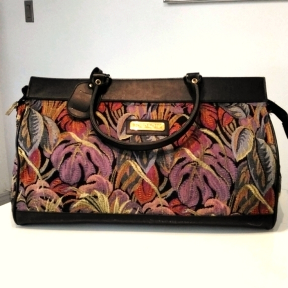 Jordache Handbags - Vintage Jordache midsized tapestry weekender bag (20" wide x 13" high)